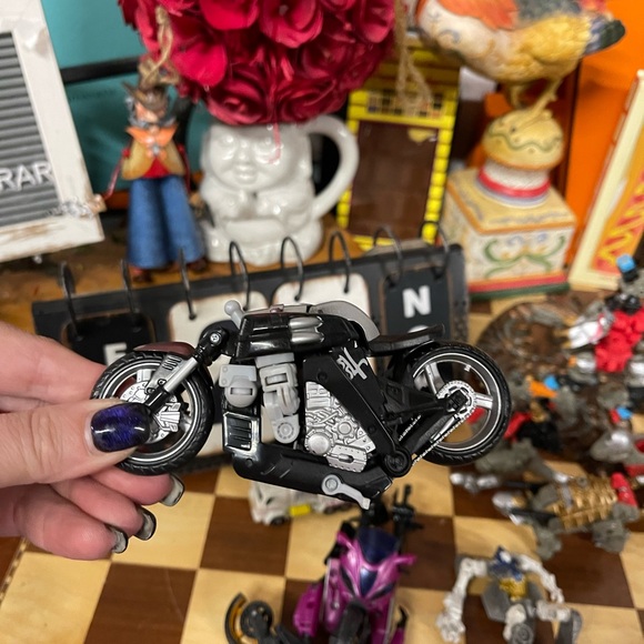 Transformer - Picture 4 of 15